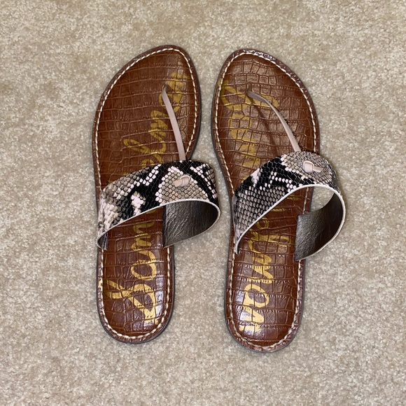 Sam Edelman BlackWhite Snake Print Gus Flat Sandal - Picture 1 of 8